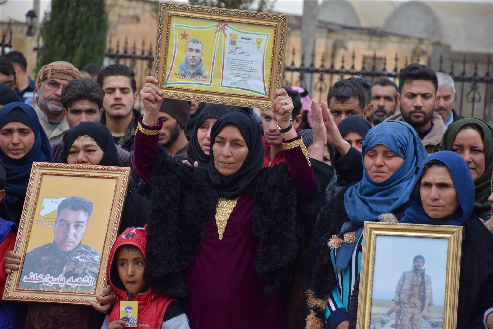 3 Şehîd li Hesekê bi merasîmeke girseyî hatin oxirkirin