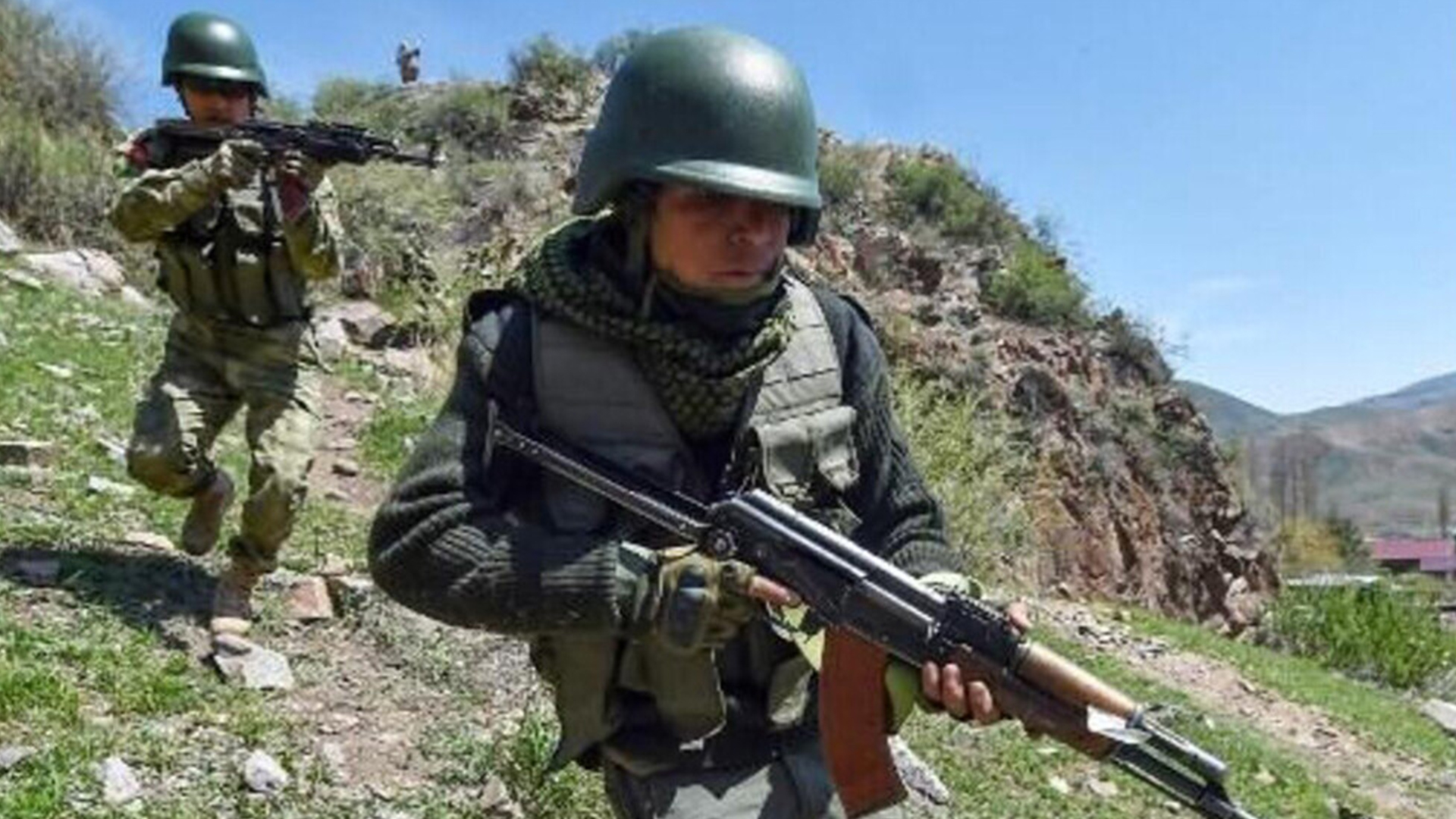 Спецслужбы таджикистана. Киргизия и Таджикистан конфликт. Таджико-киргизский пограничный конфликт 2022. Армия Киргизии и Таджикистана.