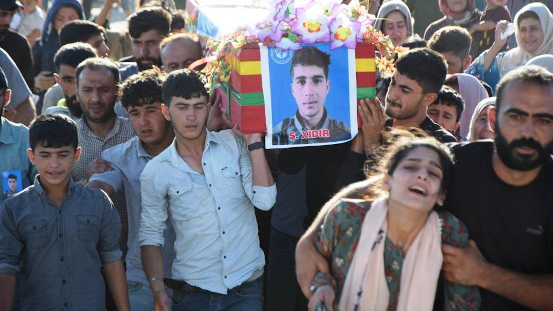 Şêniyên Kobanê cenazeyê şehîd Xidir Qadir oxir kir