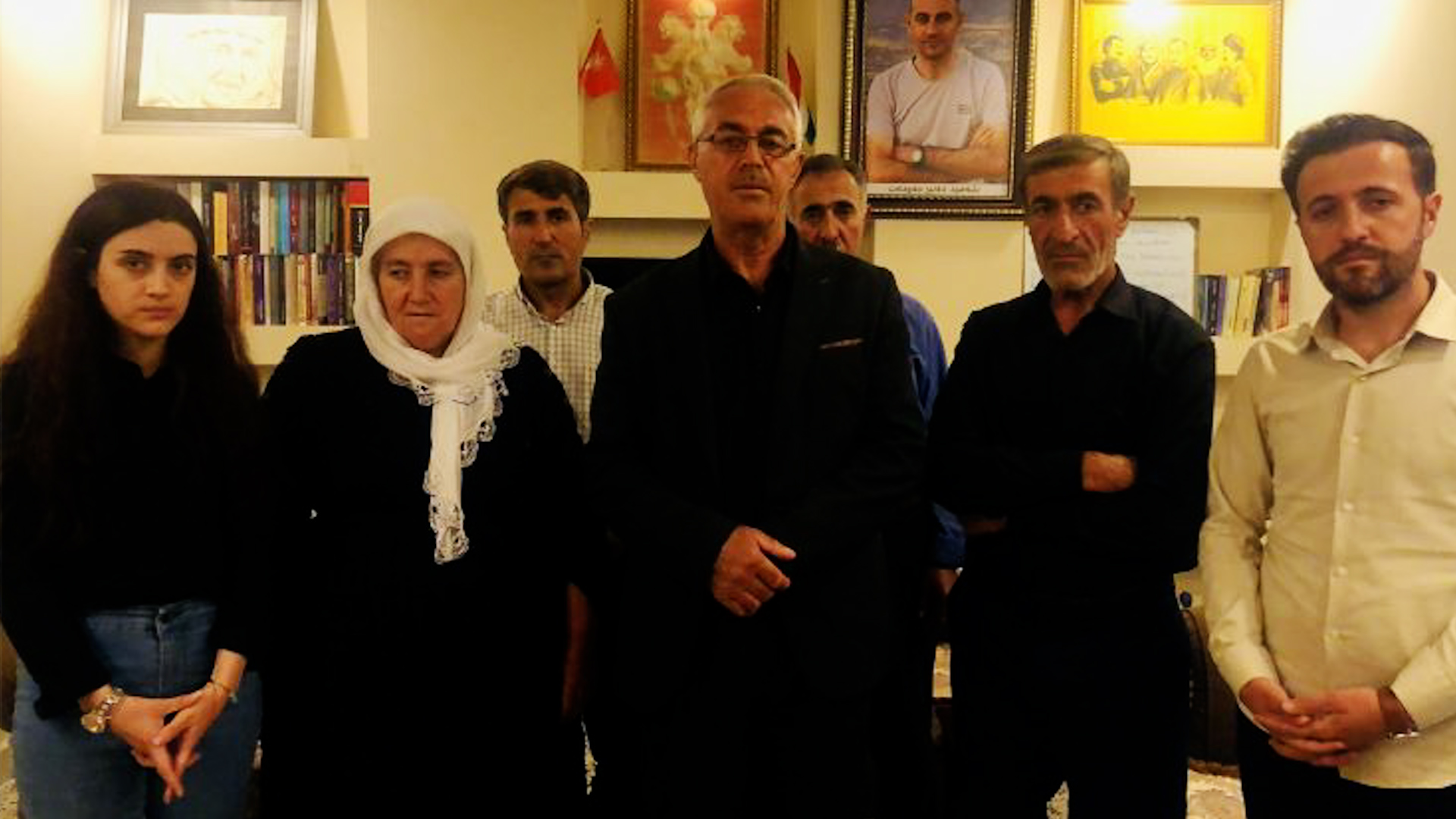 Malbata şehîd Denîz banga eşkerekirina kujerê kurê xwe kir