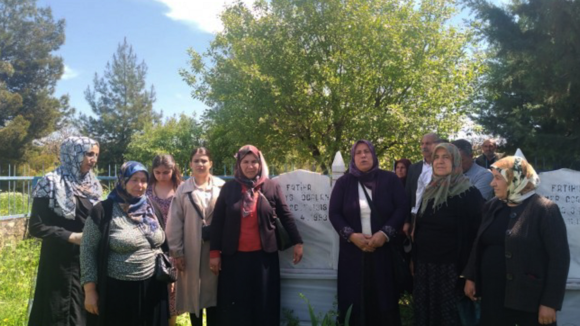 Uveyş Ocalan di salvegera wefata xwe de li ser gora xwe hat bîranîn