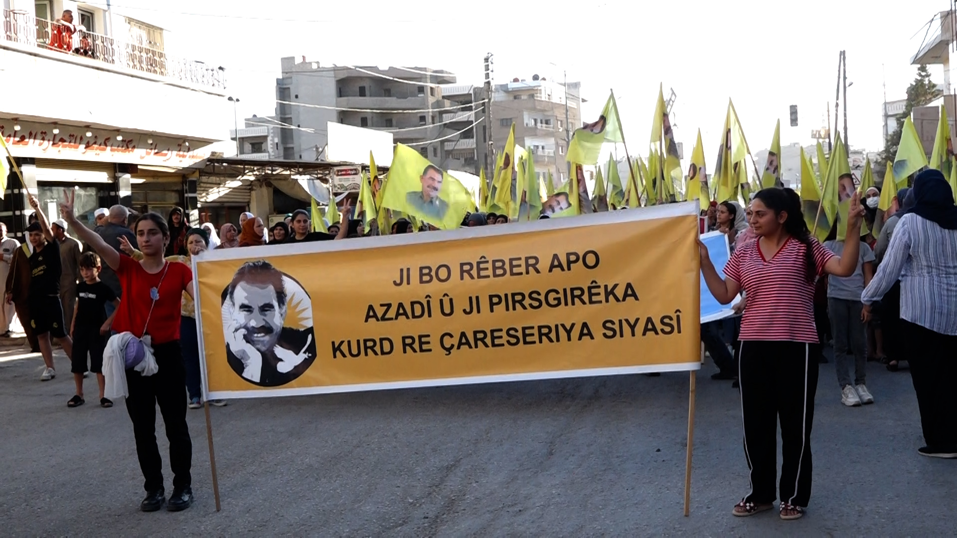 Li bajarê Qamişlo li dijî tecrîdê meş hebû