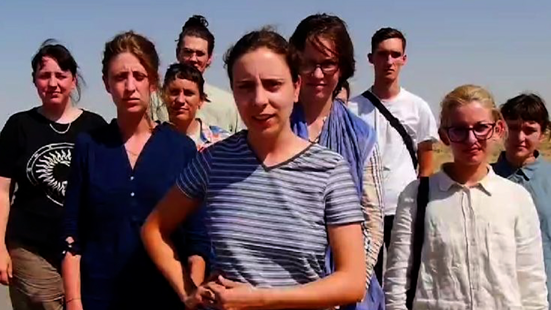 Şandeya Enternasyonalîstan ku dixwastin biçe Şengalê li Tilaferê hatin astengkirin