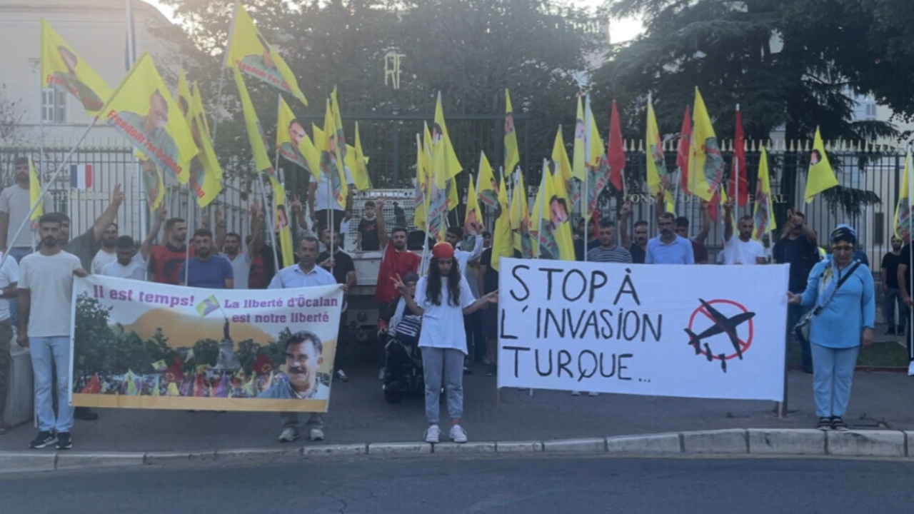 Li bajarê Draguignan ê Fransayê li dijî tecrîd û êrîşan banga rabûna ser piyan