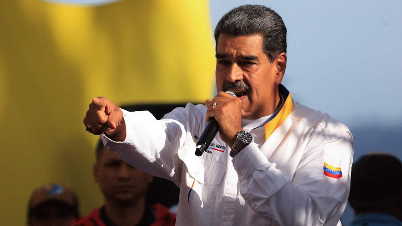 Maduro malpera civakî X’ê 10 rojan qedexe kir