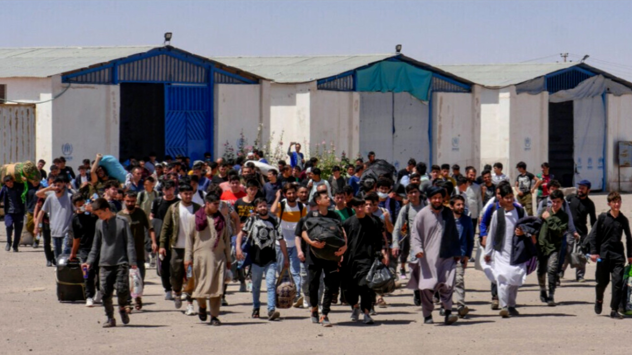 Îran ji bo pêşî li koçberên Efxan bigire dîwarekî 10 km ava kir