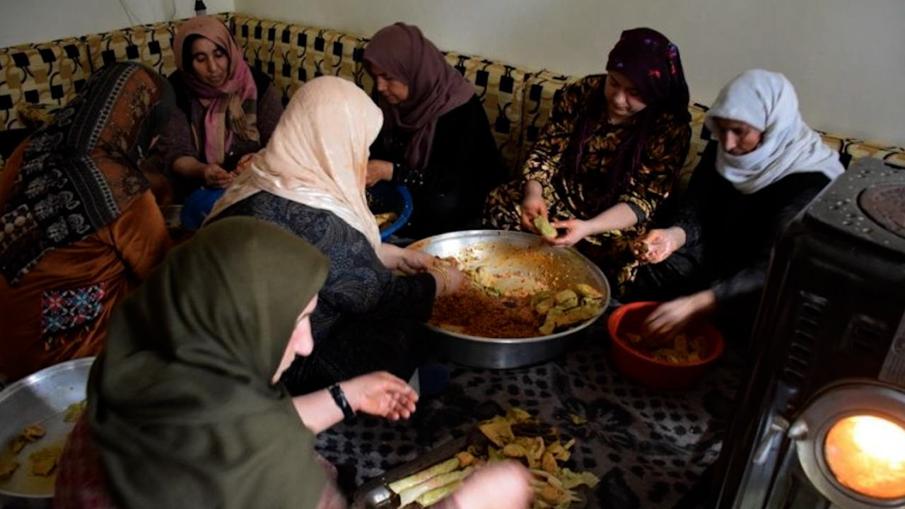 Dayikên Kobanê: Em li pişta zarokên xwe ne û wê Kobanê bi ser bikeve