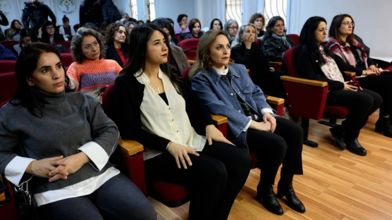 Meclisa Jinan a DEM Partiyê encamnameya civîna xwe eşkere kir