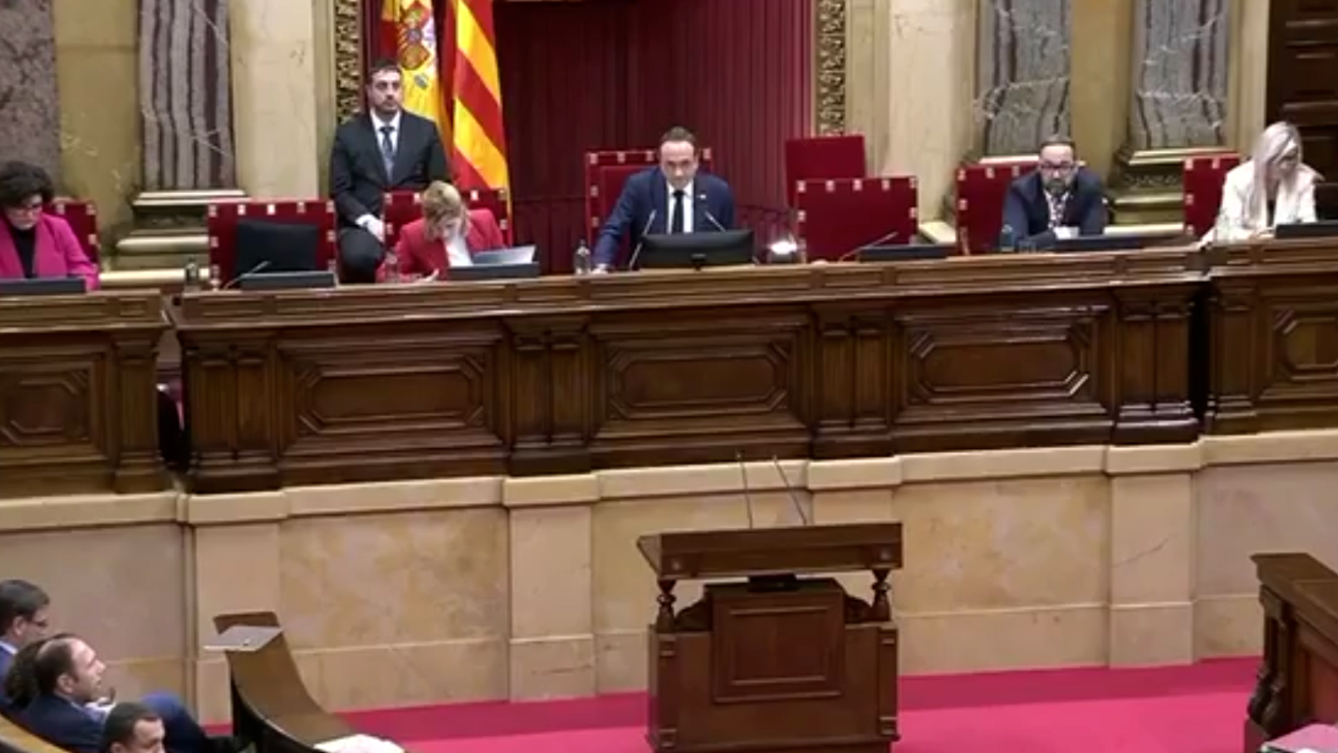 Parlementoya Kataloniyayê ya Spanya ji bo Bakur û Rojhilatê Sûriyê rûniştinek li dar xist