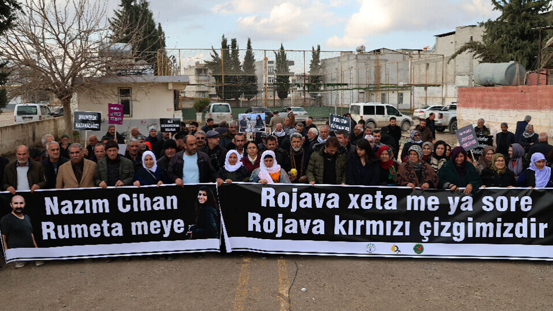 Nobeta li ser sînorê Kobanê: Rêber Apo hêviya gelan e