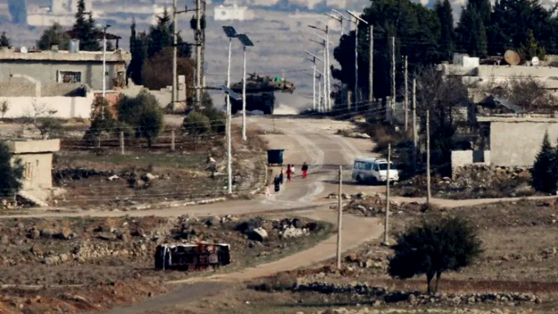 Îsraîl 48 saet da gelê Quneytera ya Sûriyê ku çekên xwe deynin