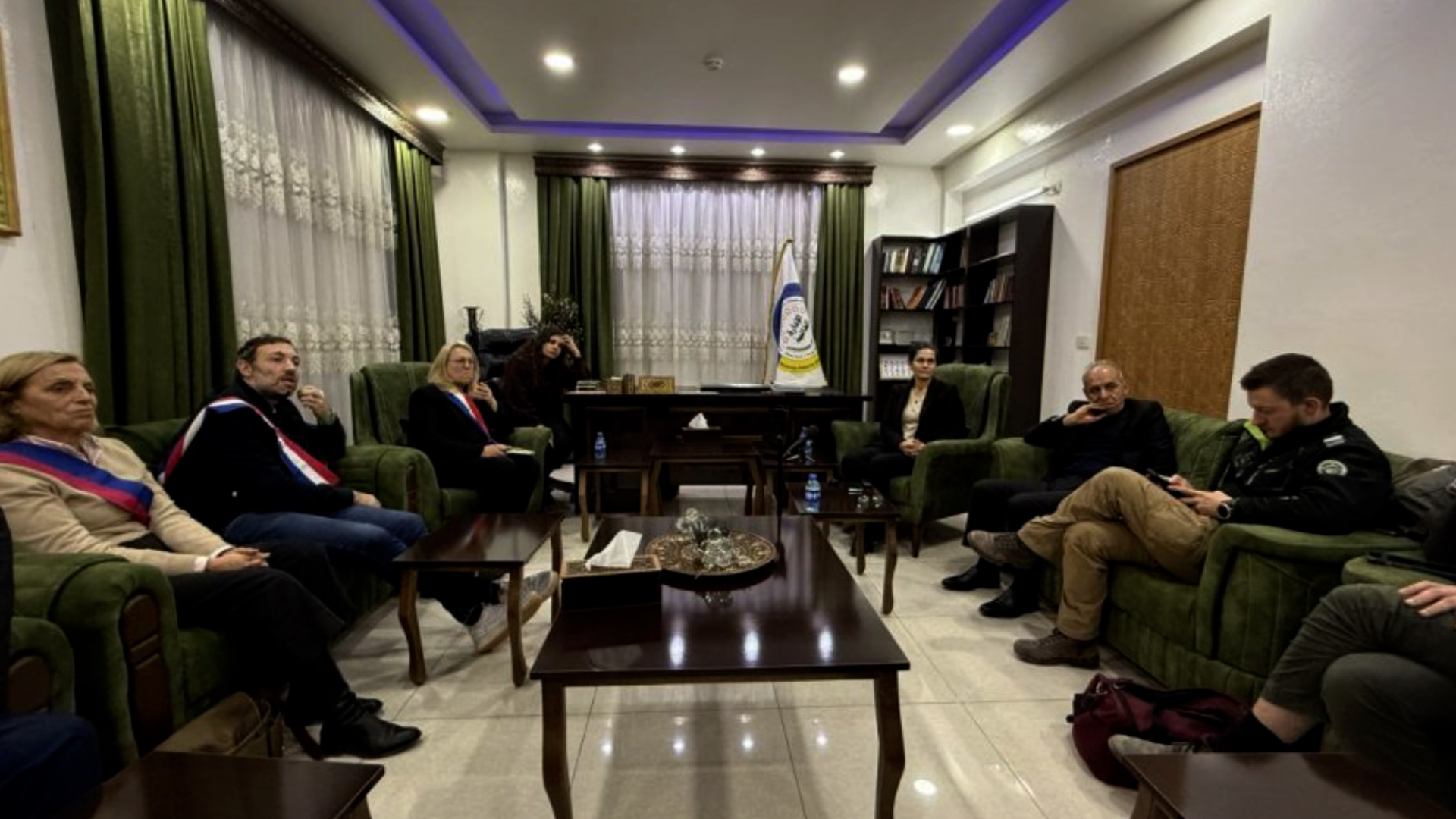 Şandeyke Ewropî serdana Daîreya Têkiliyên Derve ya Bakur û Rojhilatê Sûriyê kir