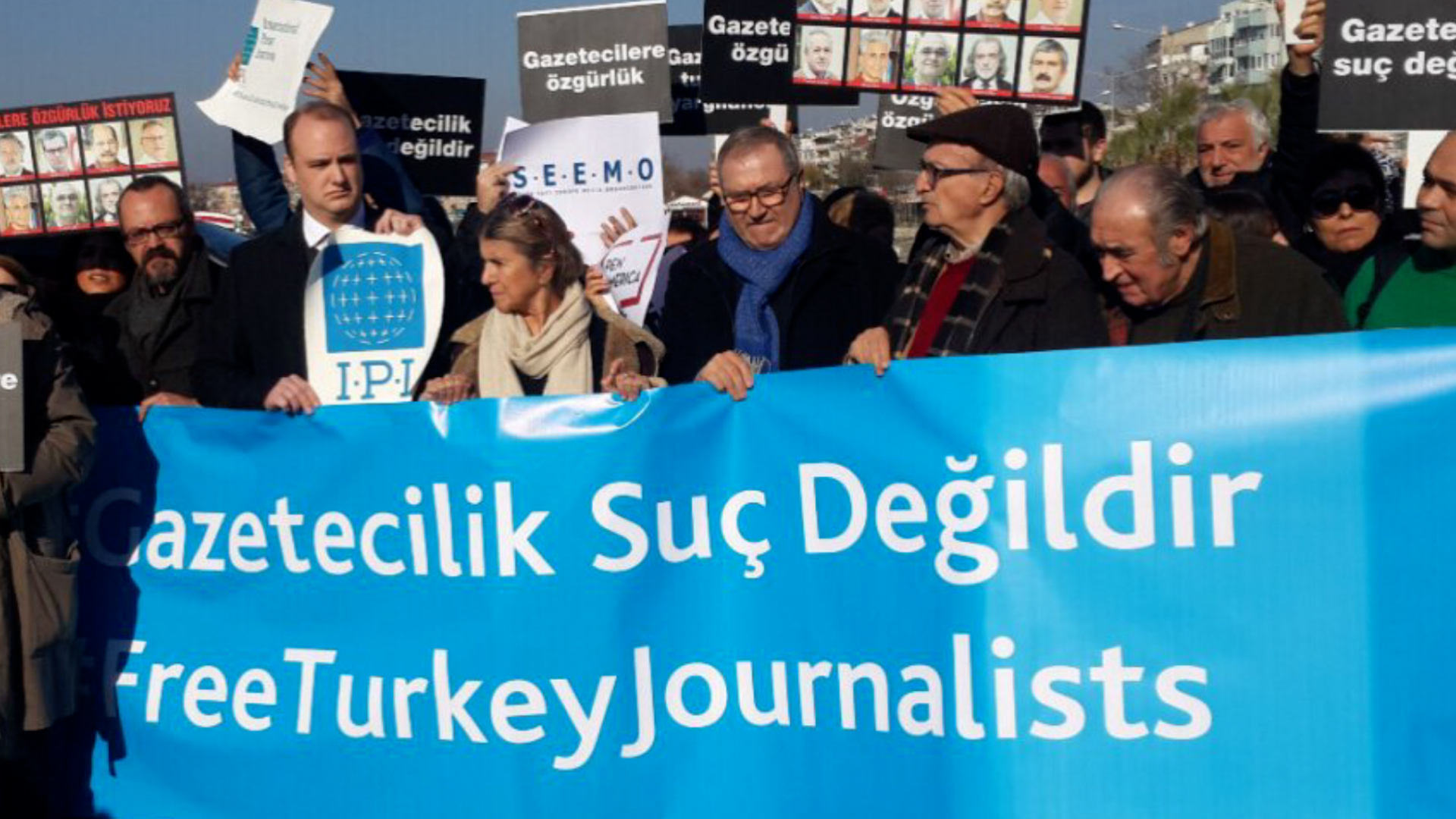 52 baroyên Stenbol, Enqere û Îzmîrê zexta li ser rojnamevanan şermzar kir