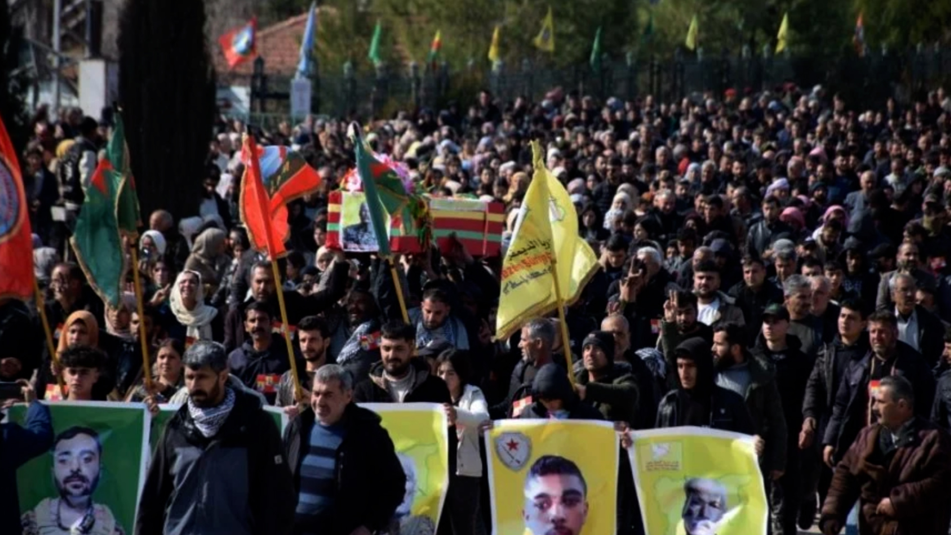 Xelkên Kobanê cenazeyên 3 cangoriyan spartin axê