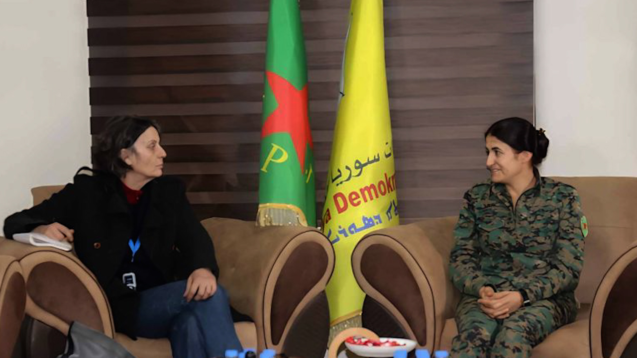 Şandeyek ji jinên rewşenbîr û aktîvîstên Îtalya serdana YPJ’ê kirin
