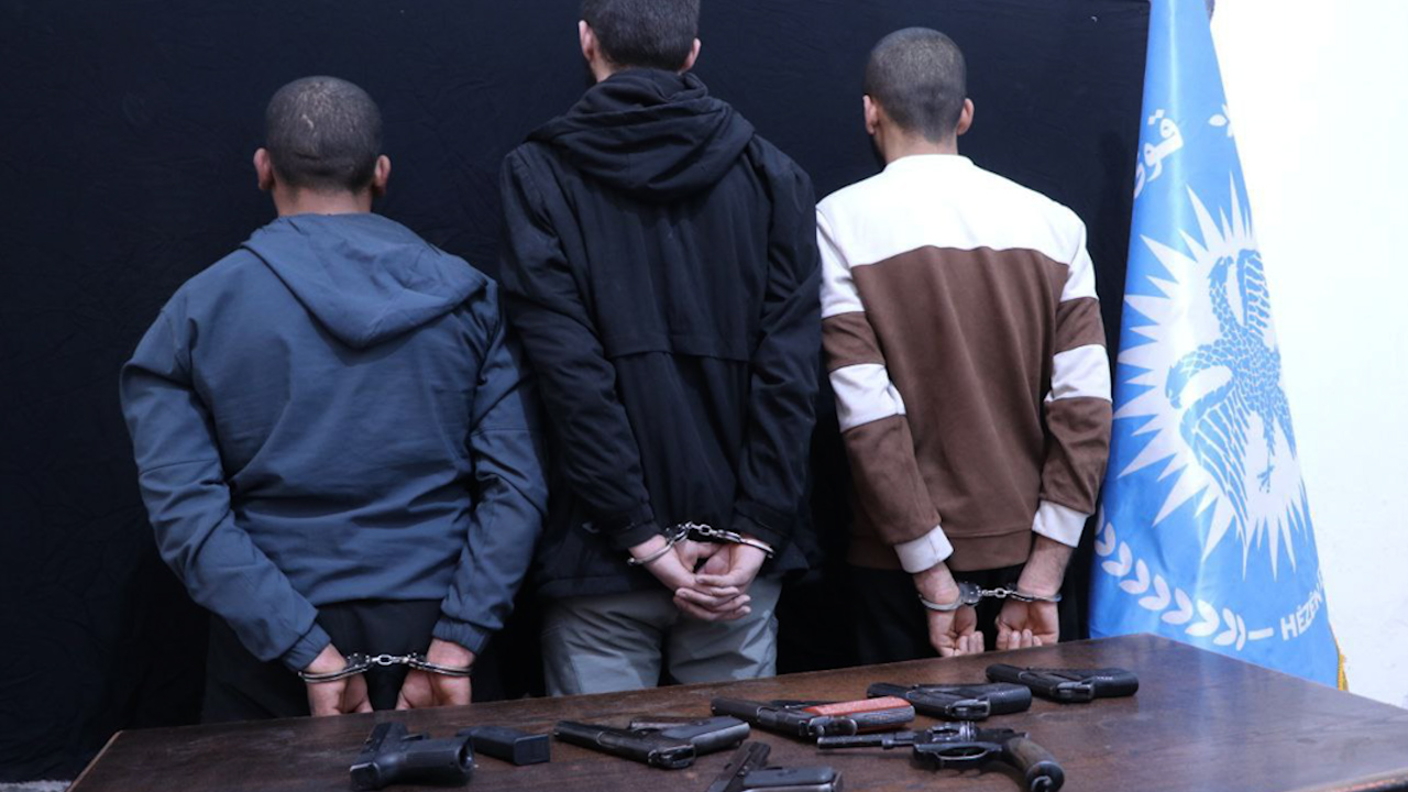 Asayîşê li Reqa 3 bazirganên çekan girtin