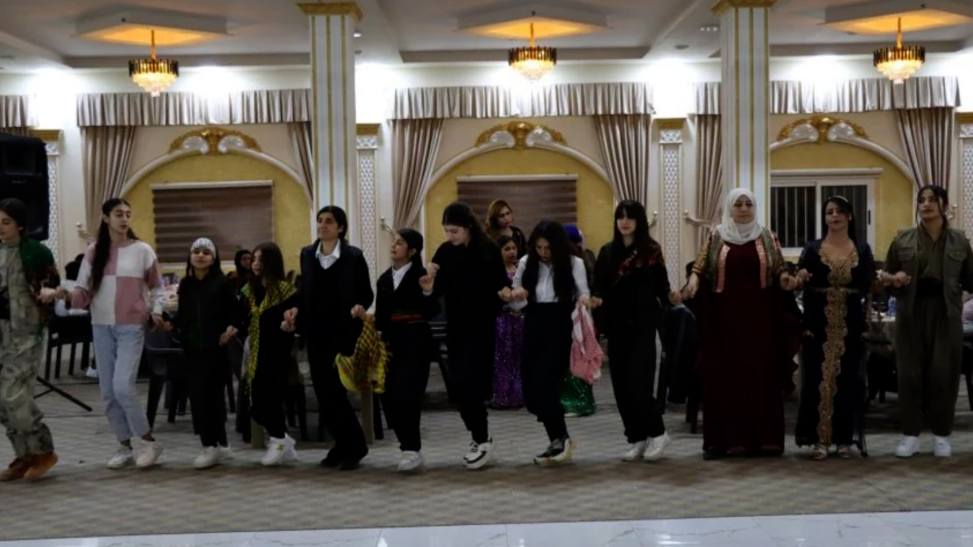 Meclisa Malbatên Şehîda ya Dêrikê şahiyek ji zarokê şehîdan re li darxist