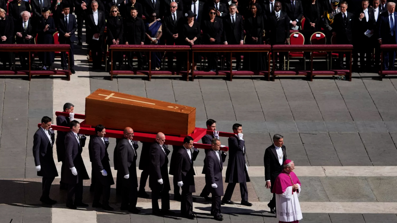 Lîderên cîhanê û bi hezaran kes beşdarî merasîma cenazeyê Papa Francis bûn