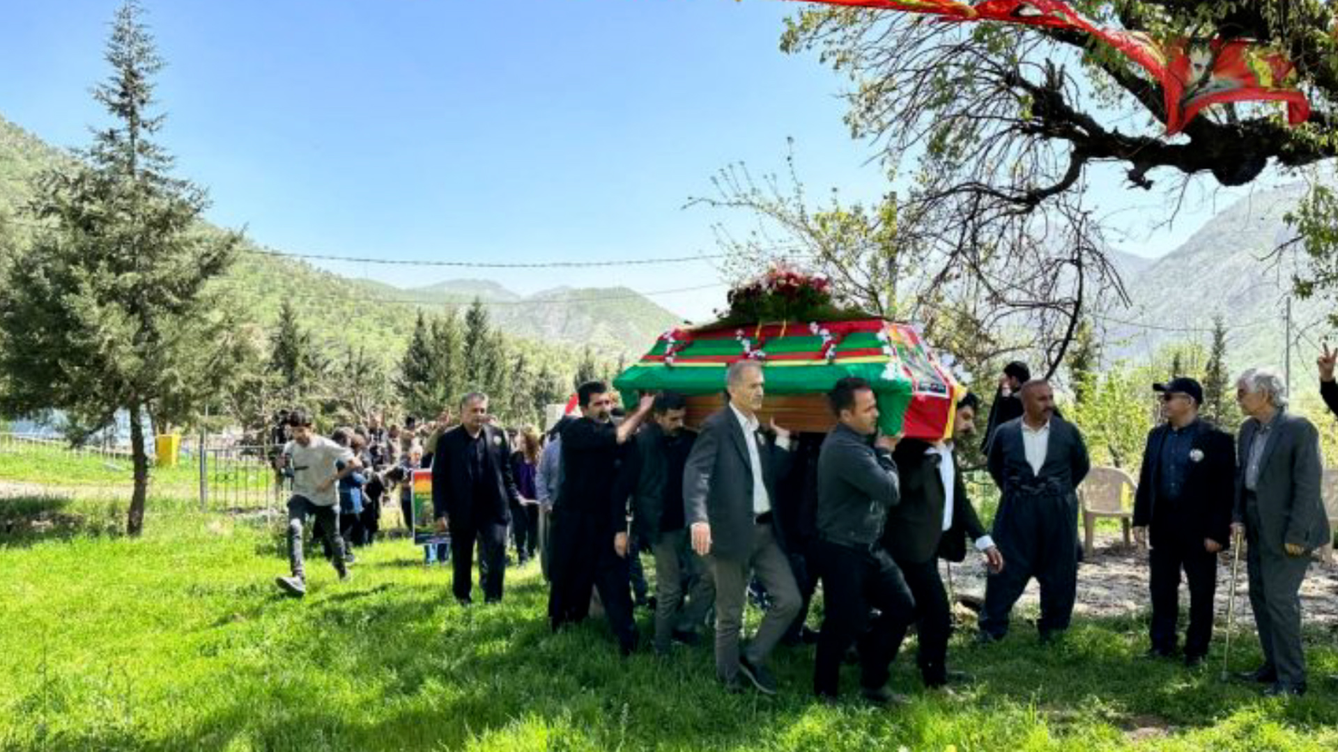 Cenazeyê Ş. Hacî Ehmedî li Qendîlê bi merasîmekê hat oxirkirin