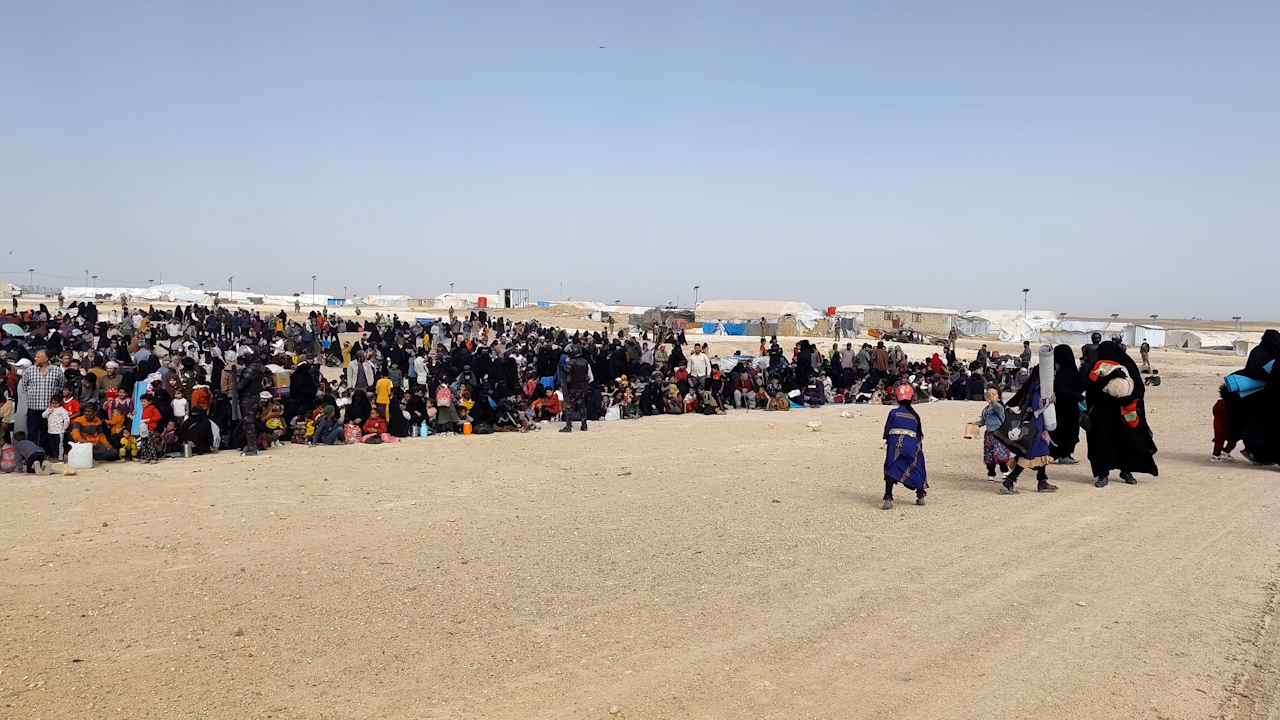 Operasyona li kampa Holê di beşên penaberên Iraqî û koçberên Sûriyeyî de didome