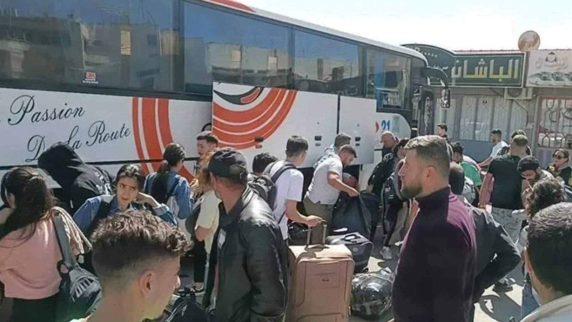 300 xwendekarên Siwêdayê yên li Helebê dixwendin gihîştin bajarê xwe