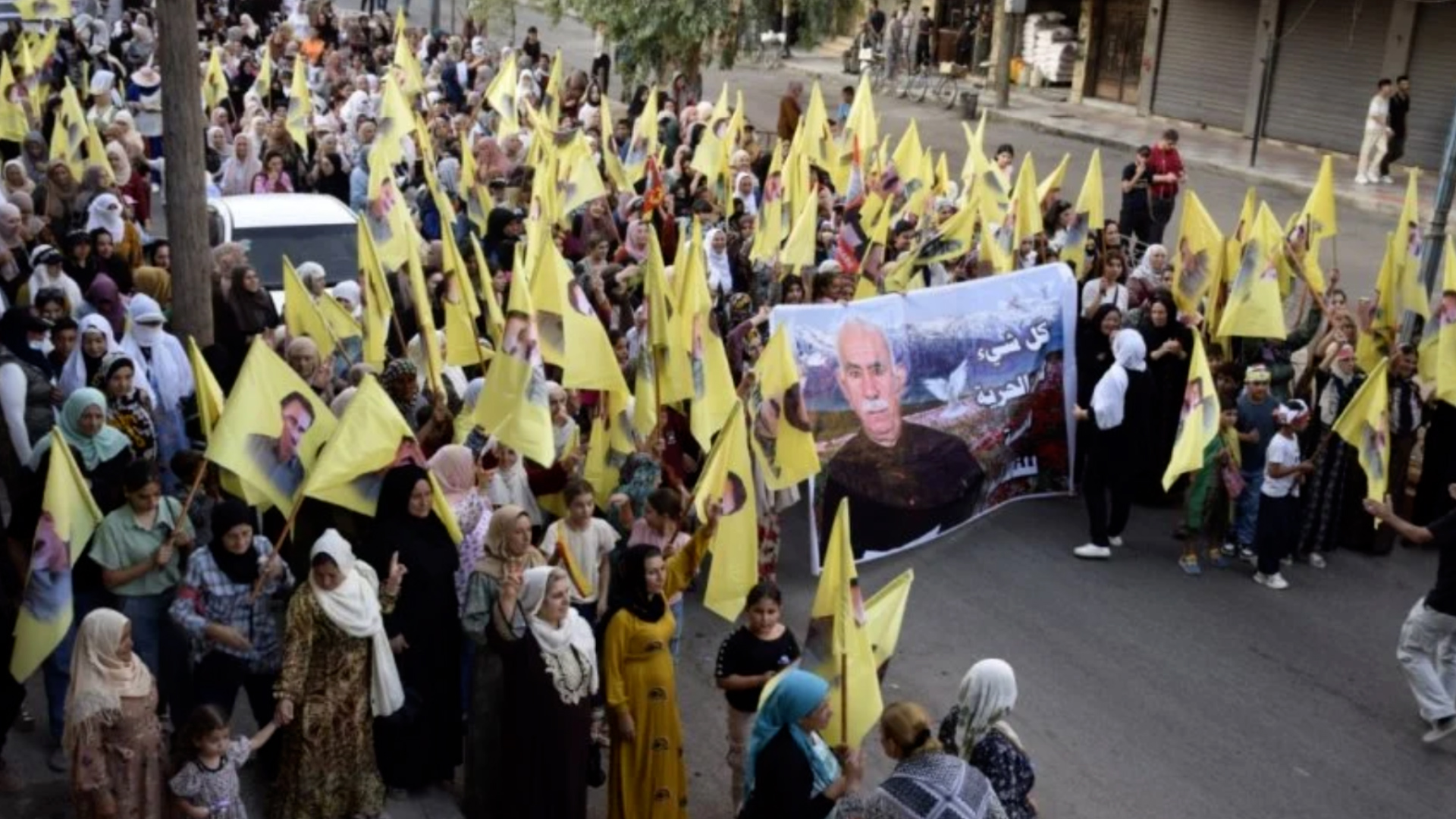 Şêniyên Hesekê ji bo azadiya Rêber Apo meşiyan
