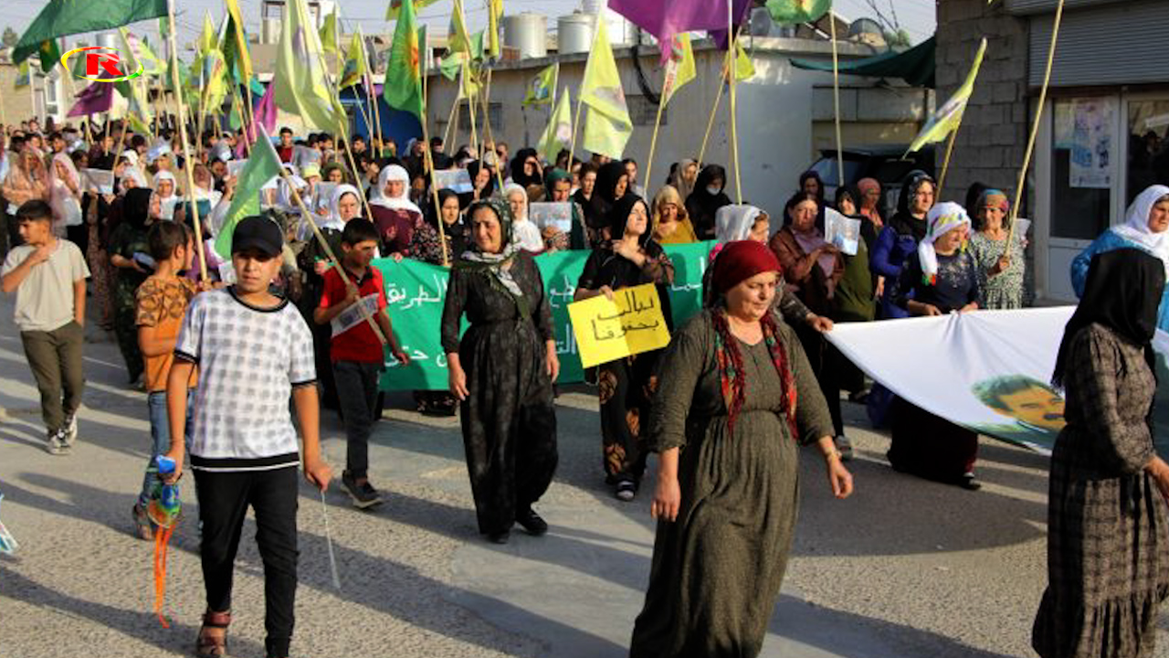 Xelkê Mexmûrê li dijî ambargo û zilma tê kirinû, daketin qadan