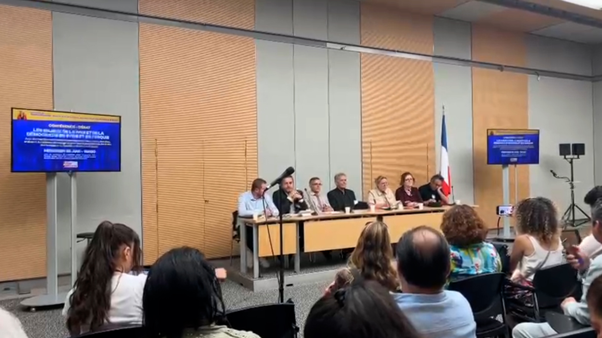 Li parlamentoya Fransayê konferansa ‘Şertgiriyên aştî û demokrasiyê li Sûriye û Tirkiyeyê’