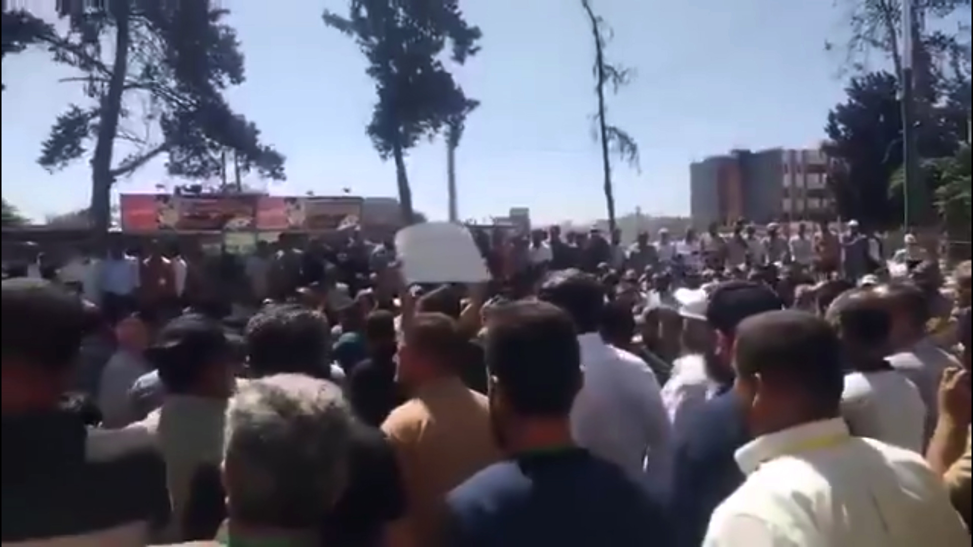 Li Idlibê li dijî biryara kêmkirina mûçeyan mamoste daketin qadan