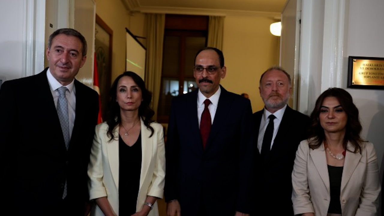 Serokê MÎT’ê û DEM Partiyê hevdîtin pêk anîn