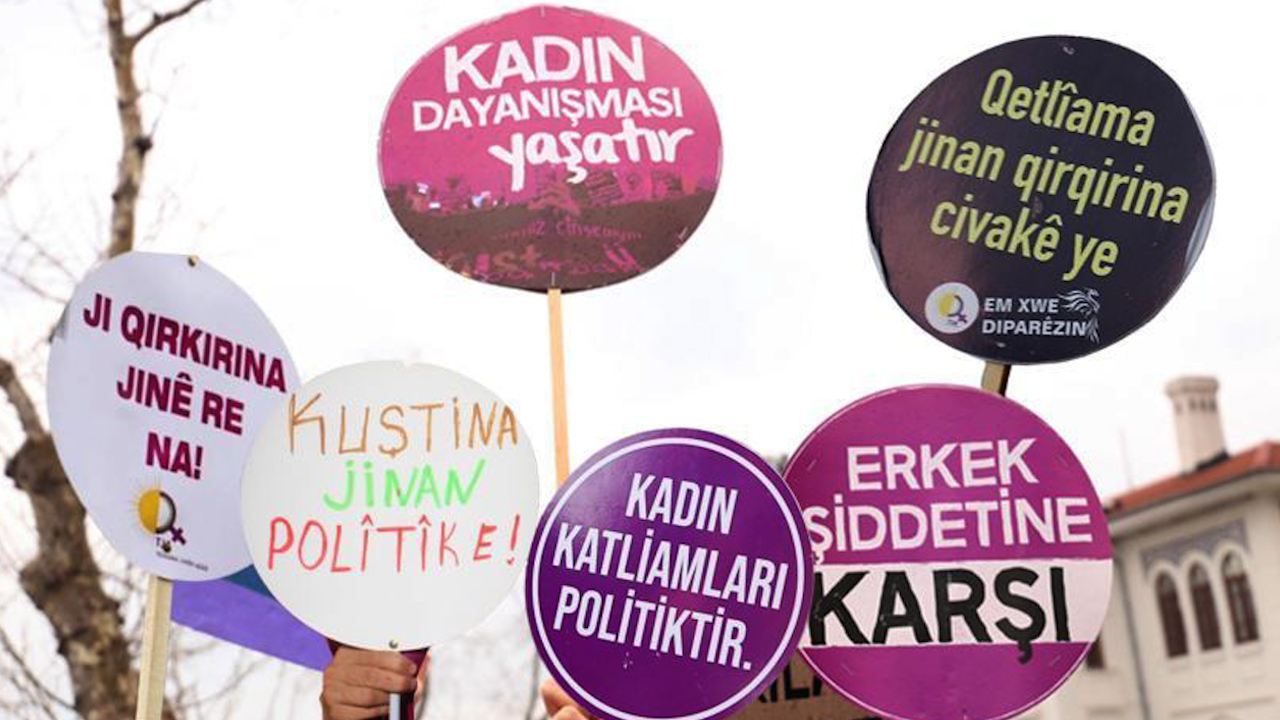 JINNEWS: Di mehekê de li Tirkiyê û Bakurê Kurdistanê 19 jin û zarokek hatin kuştin