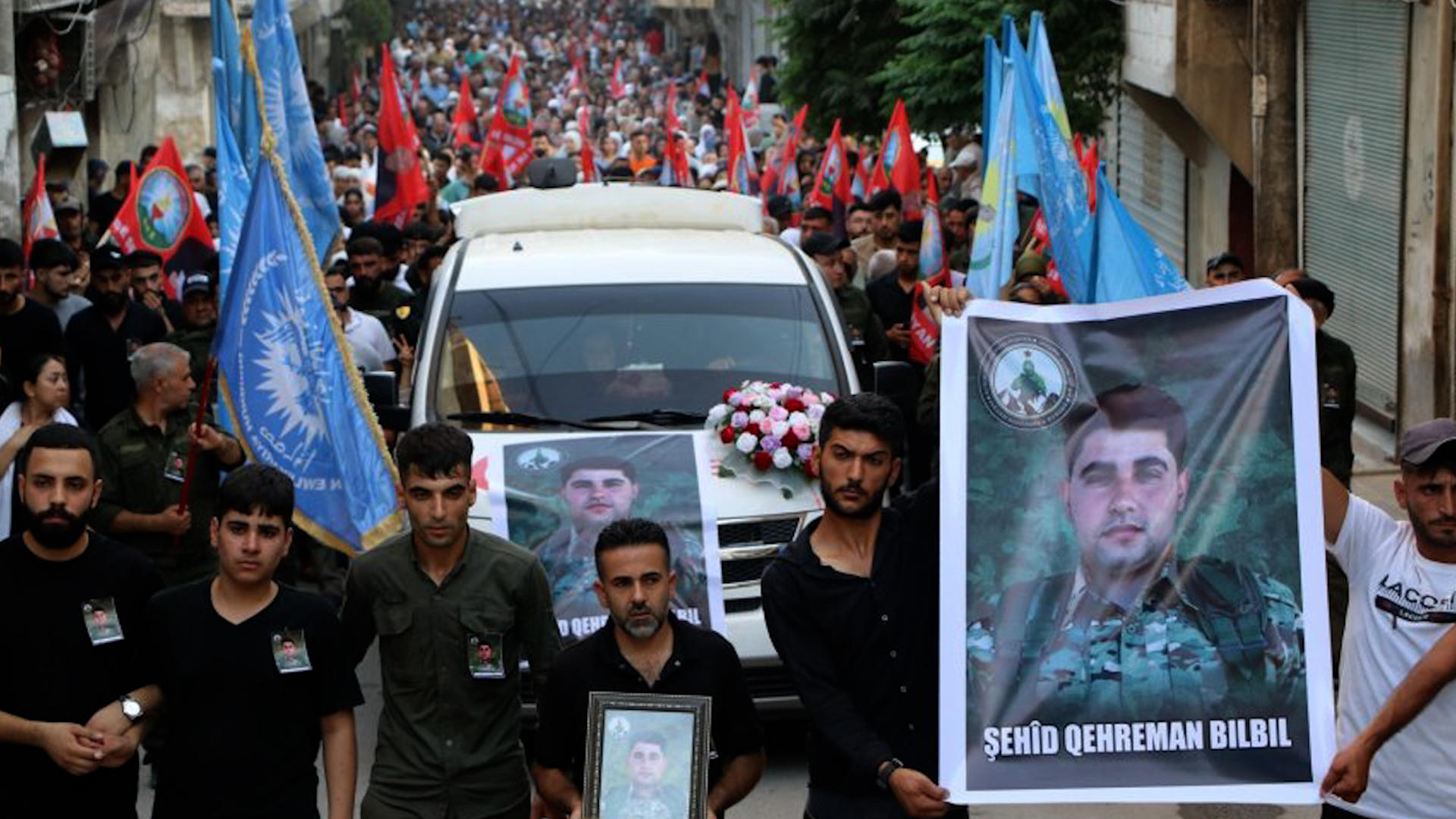 Bi hezaran şêniyên Helebê şehîd Qehreman Bilbilê oxir kir