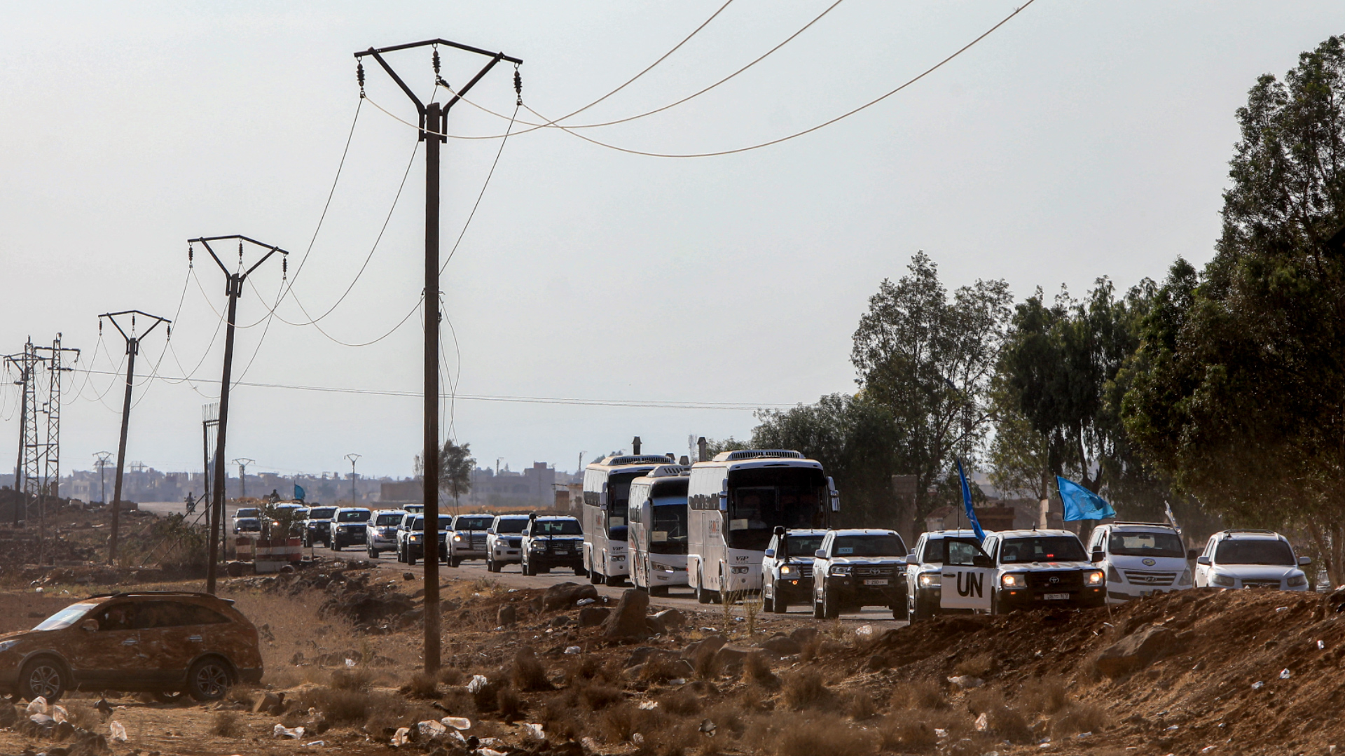 Ewlehiya Giştî ya hikumeta veguhêz êrişî şandeyeke NY li Siwêdayê kir