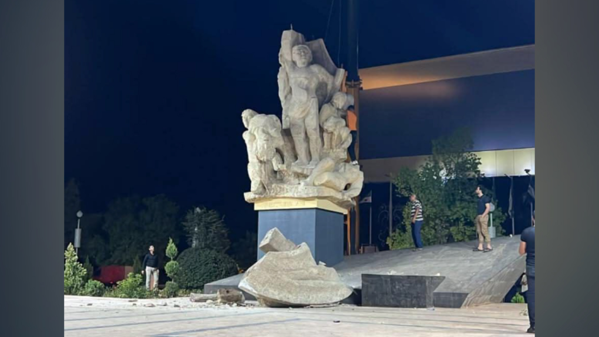 Peykerê li qada “Seedullah Cabirî” ya Helebê hat rakirin