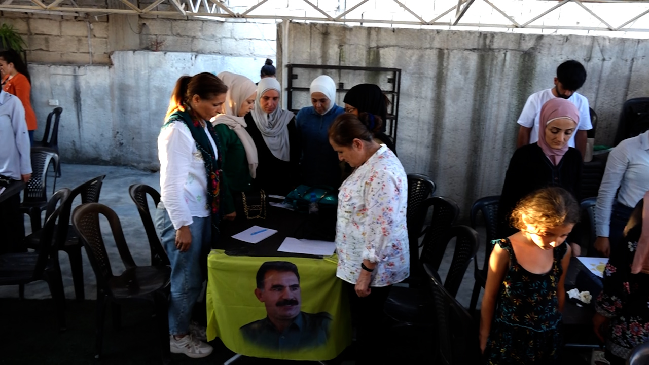 Li bajarê Helebê jinên ciwan banga aştî û civaka demokratîk nîqaş kirin