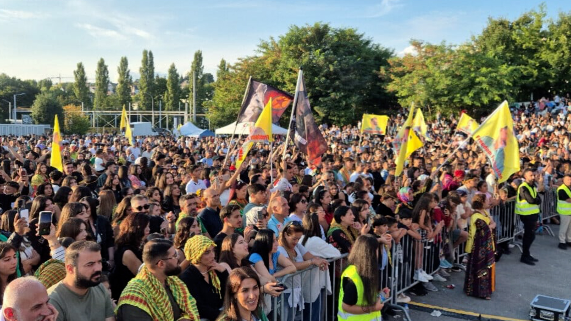 Li Swîsreyê bi hezaran kes tevlî festîvala çanda Kurdî bûn