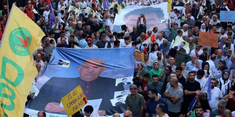 Li Amedê ji bo “Mafê Hêviyê” meşeke girseyî hat lidarxistin