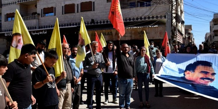 Ciwanên Dirbêsiyê ji bo azadiya Rêber Abdullah Ocalan daketin qadan