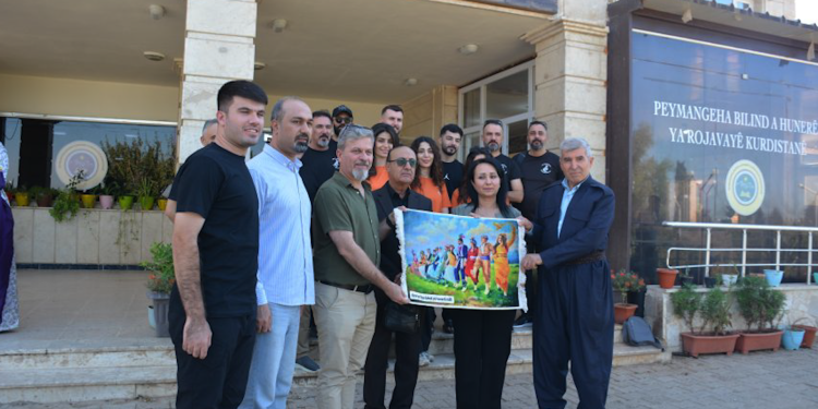 Koma Duhokê cara yekemîn tev li Mîhrîcana Şehîd Ronahî Bawer dibe