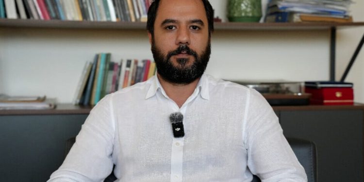 Mehdî Ozdemîr: Bicihanîna mafê hêviyê ji bo aştiya civakî pêwîstî ye