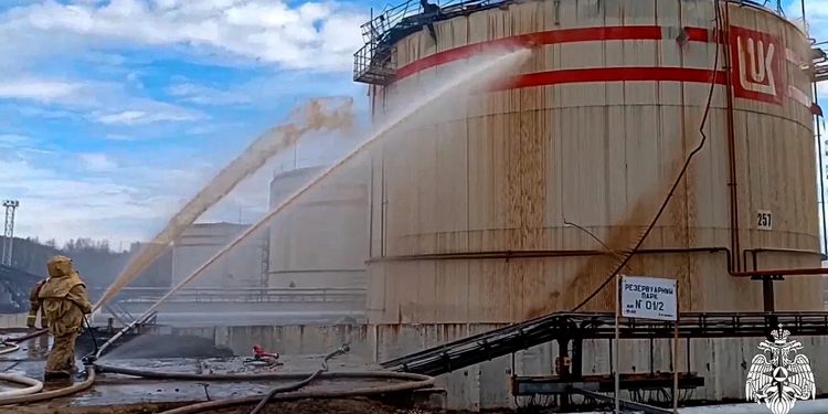 Ukrayna êrişî rafîneriya petrolê ya Rûsyayê kir