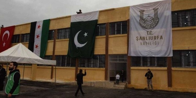 Li Serê Kaniyê ya dagirkirî ala Tirkiyê û Pakistanê li rex hev