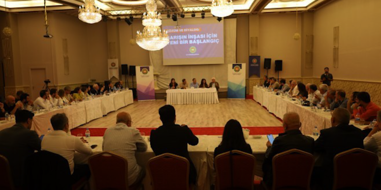 Li Amedê derbarê Pêvajoya Aştî û Civaka Demokratîk de civîn hat lidarxistin