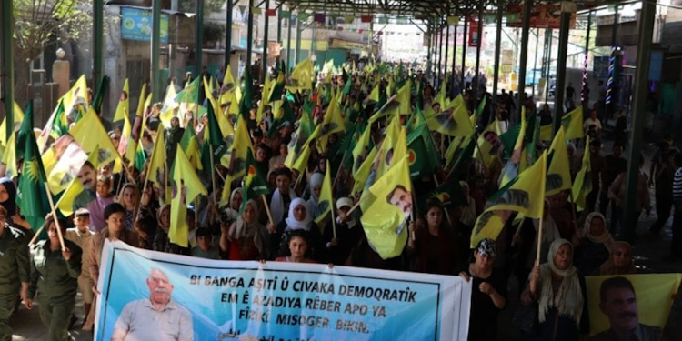 Şêniyên Firatê ji bo azadiya Rêber Apo meşiyan