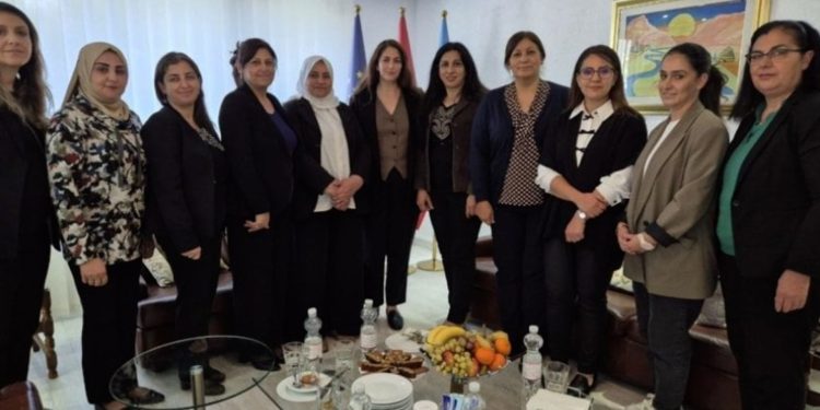 Şandeya Jinan ya Bakur û Rojhilatê Sûriyê bi Jinên Suryanî li Swîsra civiya