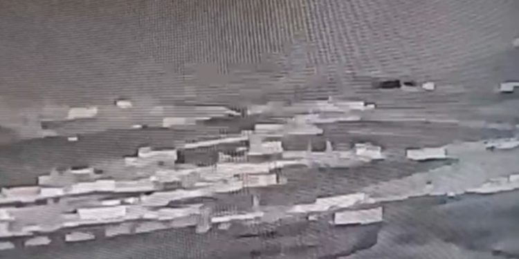 Balafireke bêmirov derdora Bendava Tişrînê bombebaran kir