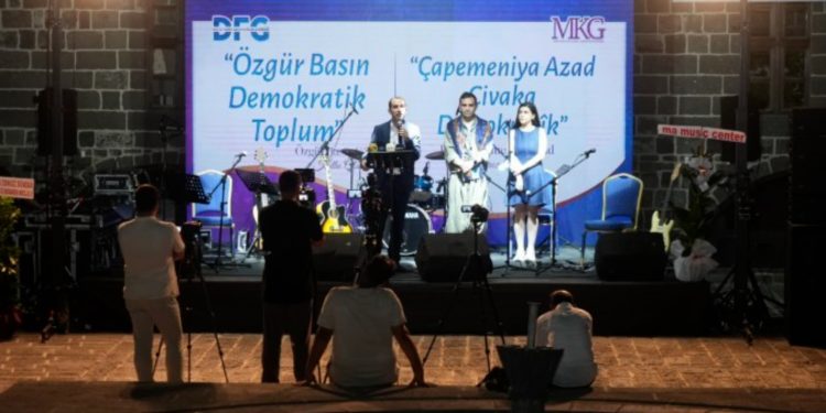 Li Amedê roja Çapemeniya Azad hat pîrozkirin