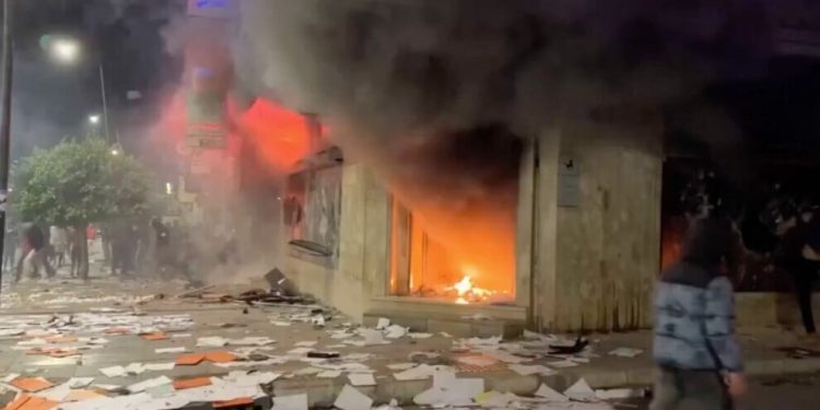Li Fasê ciwanan banga îstîfayê li hikumetê kirin