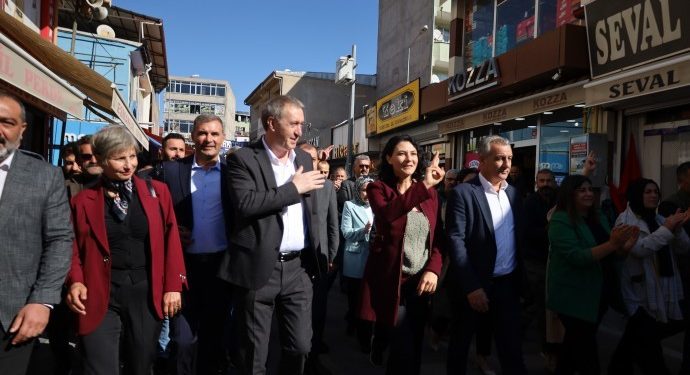 Bakirhan: Em ê komarê demokratîk bikin û bibin hevparê wê