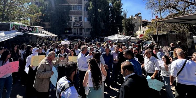 Mamosteyên Siwêdayê ji ber wernegirtina mûçeyan xwepêşandan kir